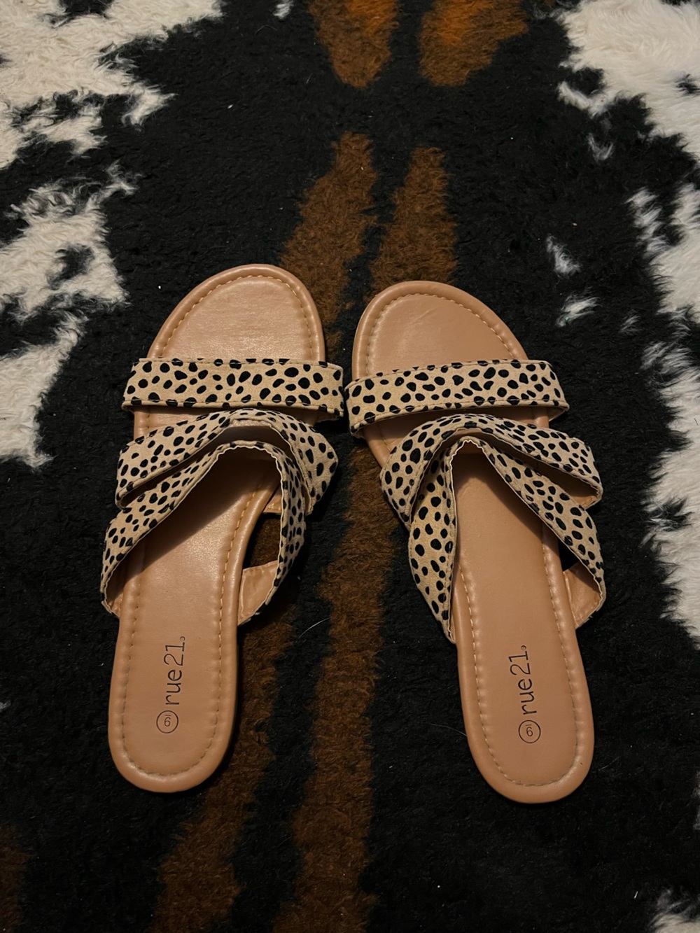 Rue21 Tan and Black Leopard Print Slide Sandals